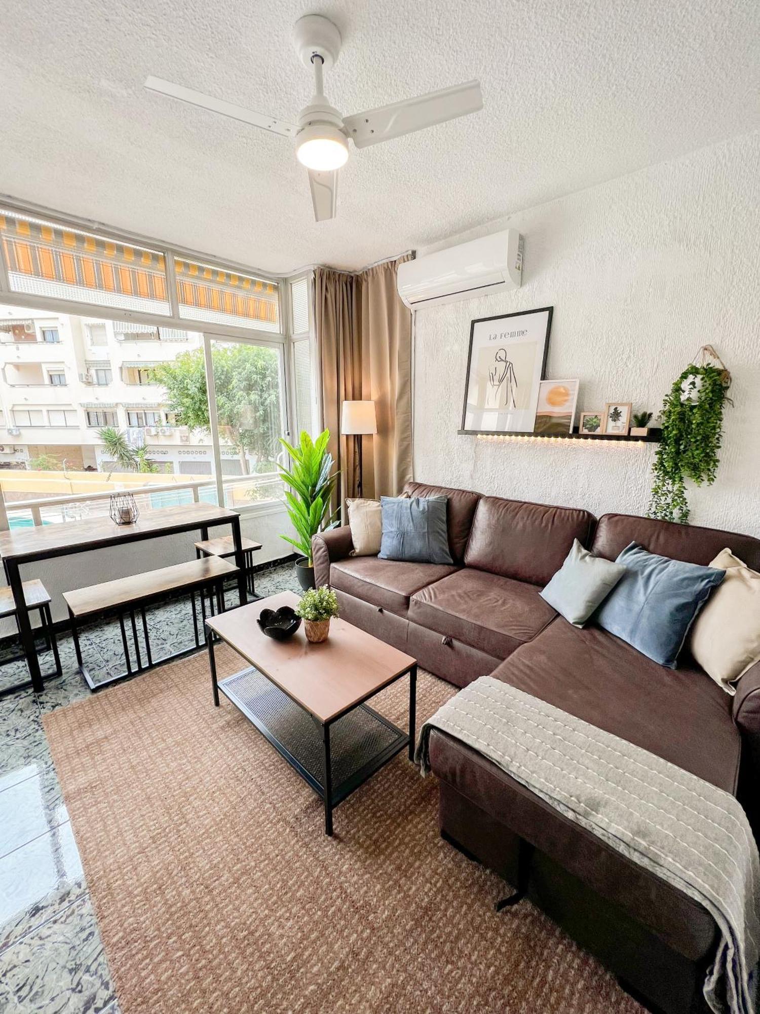 トレモリノスCozy And Bright Flat With Poolアパートメント エクステリア 写真